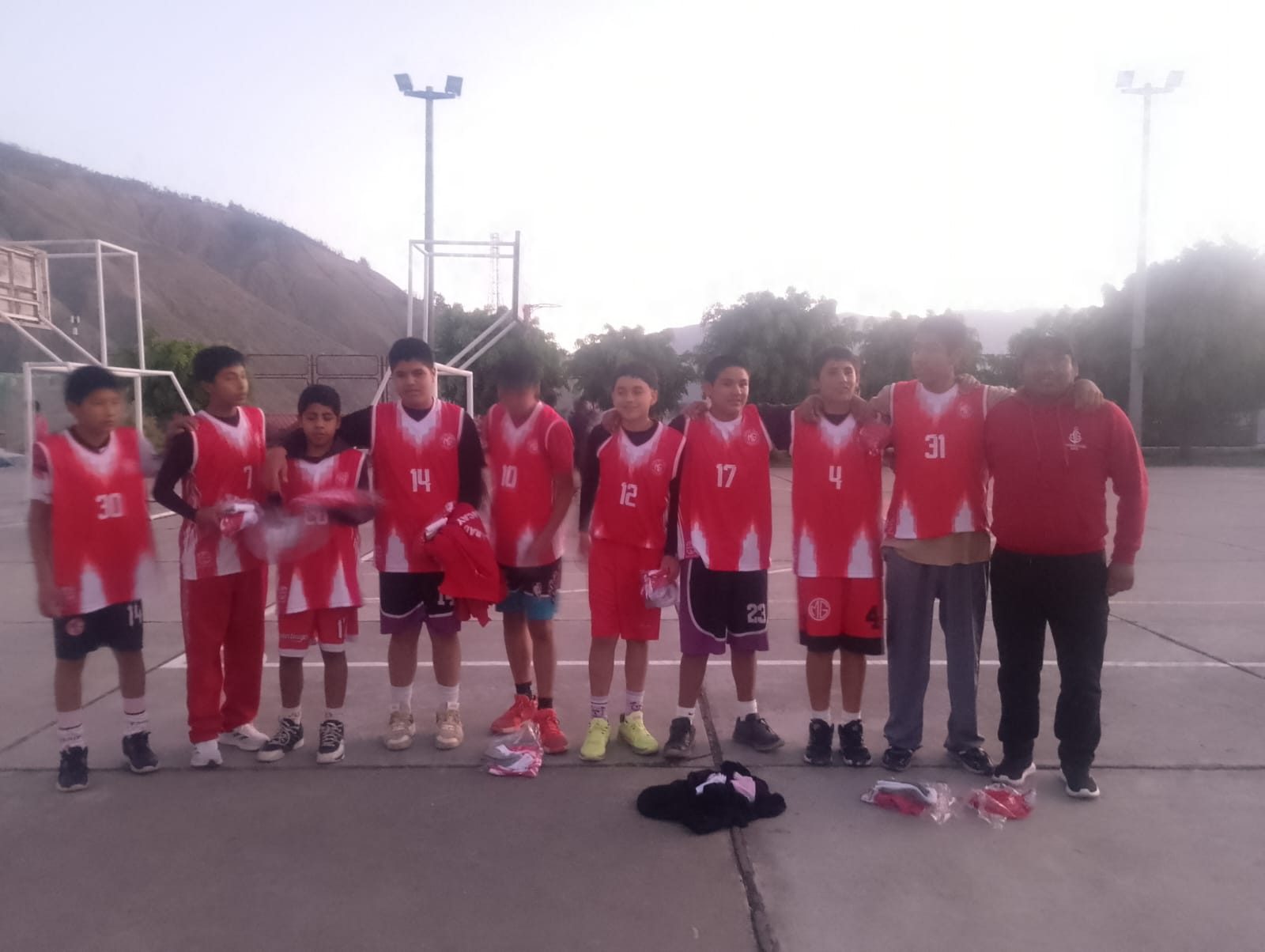Entrega de indumentaria deportiva de básquet categoría B